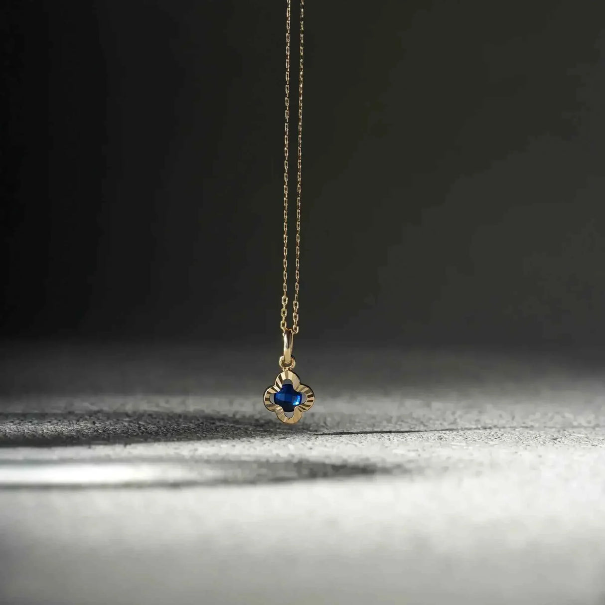 Sapphire Clover Necklace – Lucky Four-Leaf Blue Pendant