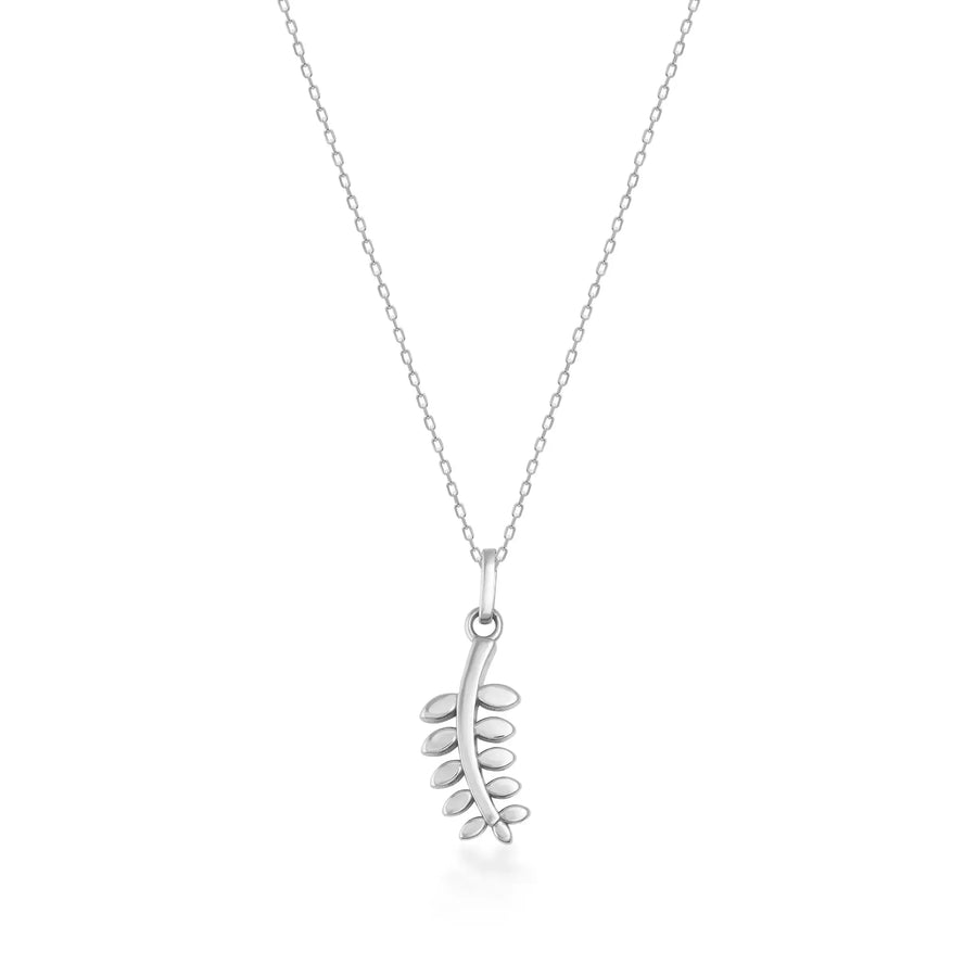 Collier pendentif branche d'olivier en or blanc 14 carats sur fond blanc