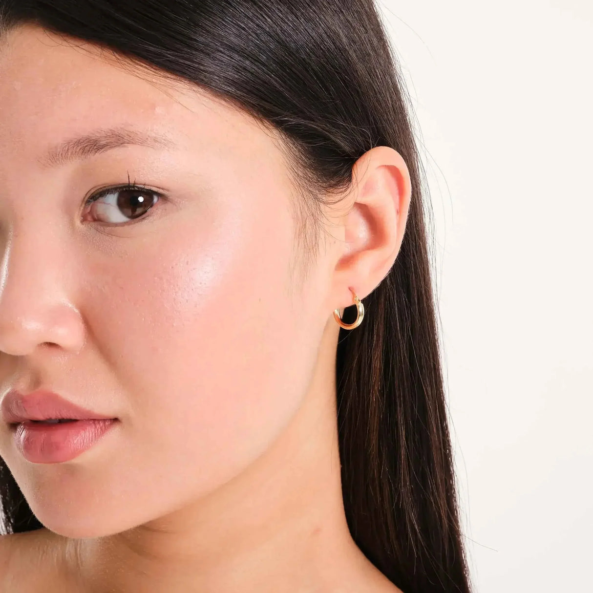 Minimal 14K Gold Classic Hoop Earrings – Lightweight Everyday Hoops