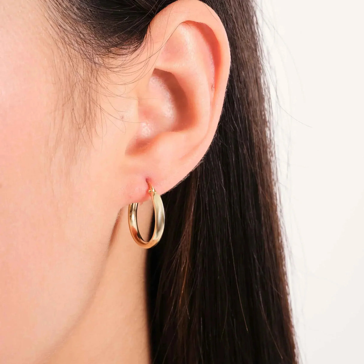 Minimal 14K Gold Classic Hoop Earrings – Lightweight Everyday Hoops