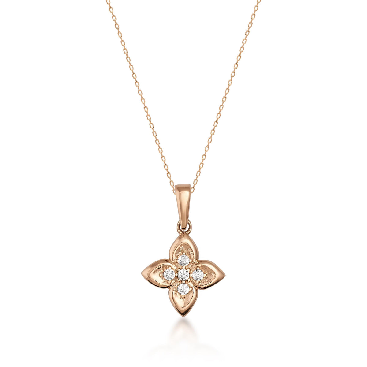 Collier fleur de trèfle en or rose 14 carats avec oxydes de zirconium sur fond blanc