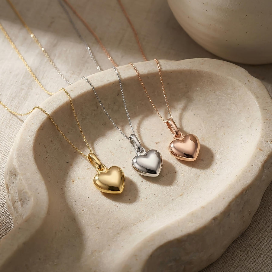 Colliers cœur bombé 3D en or jaune, blanc et rose 14 carats dans un plateau ovale en pierre