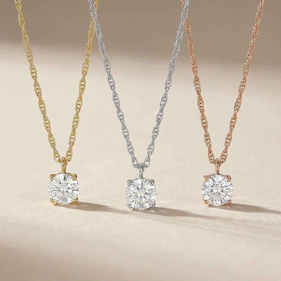 Colliers solitaires topaze blanche en or jaune, blanc et rose 14 carats suspendus côte à côte