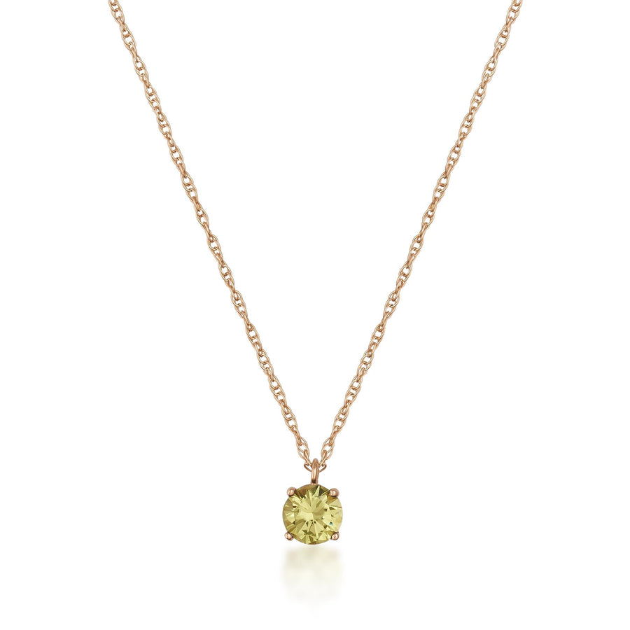 Collar solitario de citrino en oro rosa de 14 quilates sobre fondo blanco