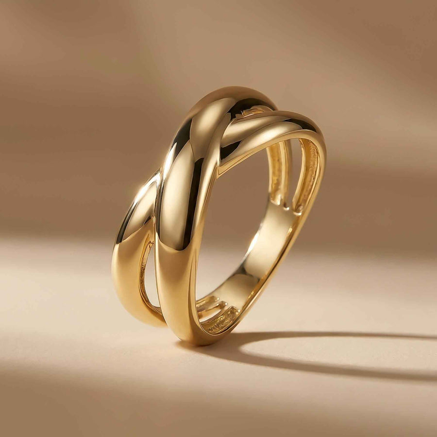 Anillo cruzado en oro amarillo de 14 quilates en vertical, vista lateral