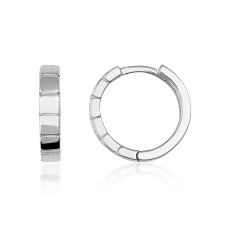 Créoles segmentées en or blanc 14 carats, vue de côté et de face sur fond blanc
