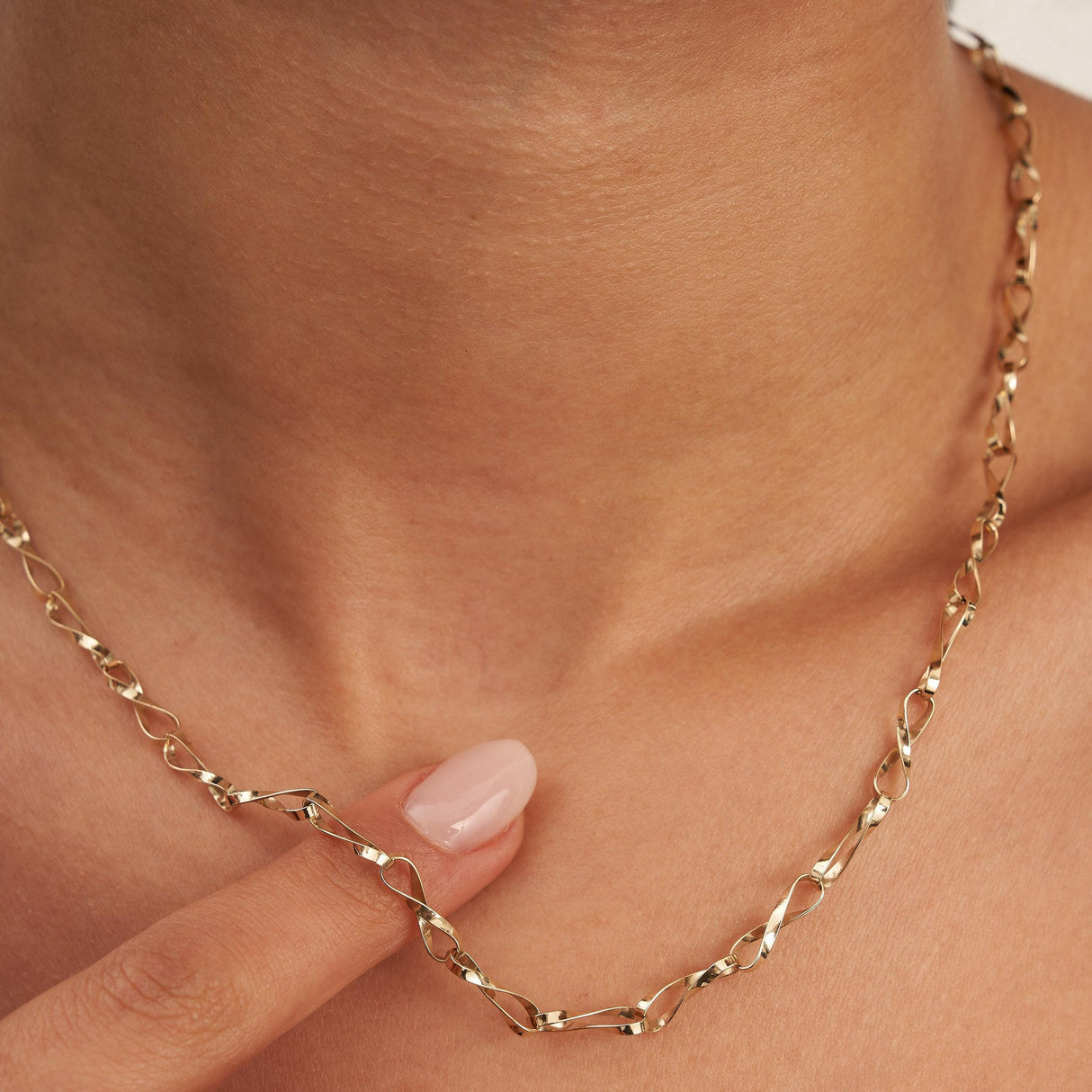 14K Solid Gold Twisted Infinity Link Chain Necklace 3.8mm