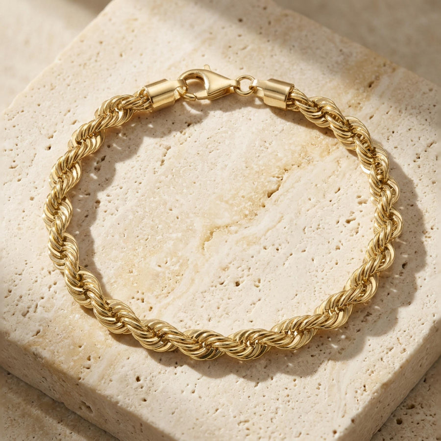 Bracciale a corda largo in oro giallo 14kt su travertino