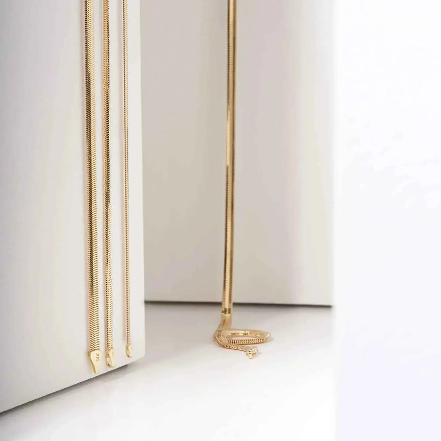 Guide des longueurs de collier montrant où tombent sur le cou les chaînes en or de 14 à 22" (35,6 à 55,9 cm)
