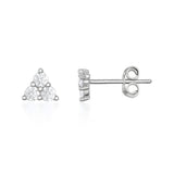 Orecchini a lobo triangolari con zirconi a grappolo in oro bianco 14kt, vista frontale e laterale su sfondo bianco