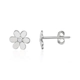 Puces d'oreilles fleur marguerite en or blanc 14 carats avec centre en oxyde de zirconium, vue de face et de côté sur fond blanc