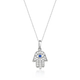 Collana mano di Fatima con zaffiro blu creato in laboratorio in oro bianco 14kt su sfondo bianco