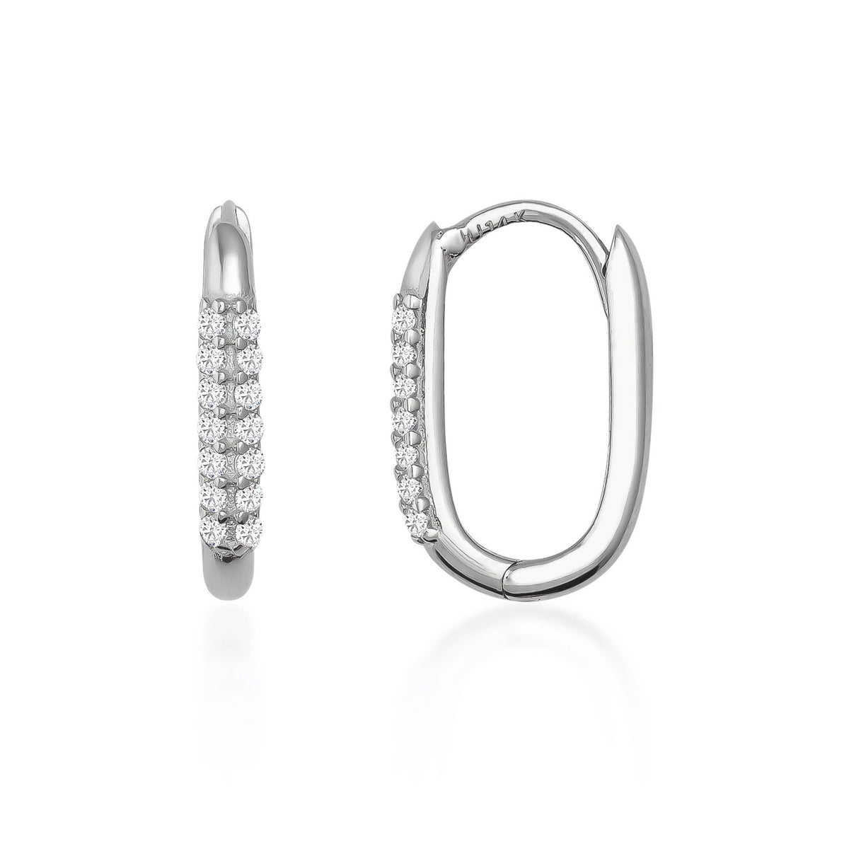 Pendientes de aro ovalados pequeños pavé de circonitas en oro blanco de 14 quilates, vista lateral y frontal sobre fondo blanco