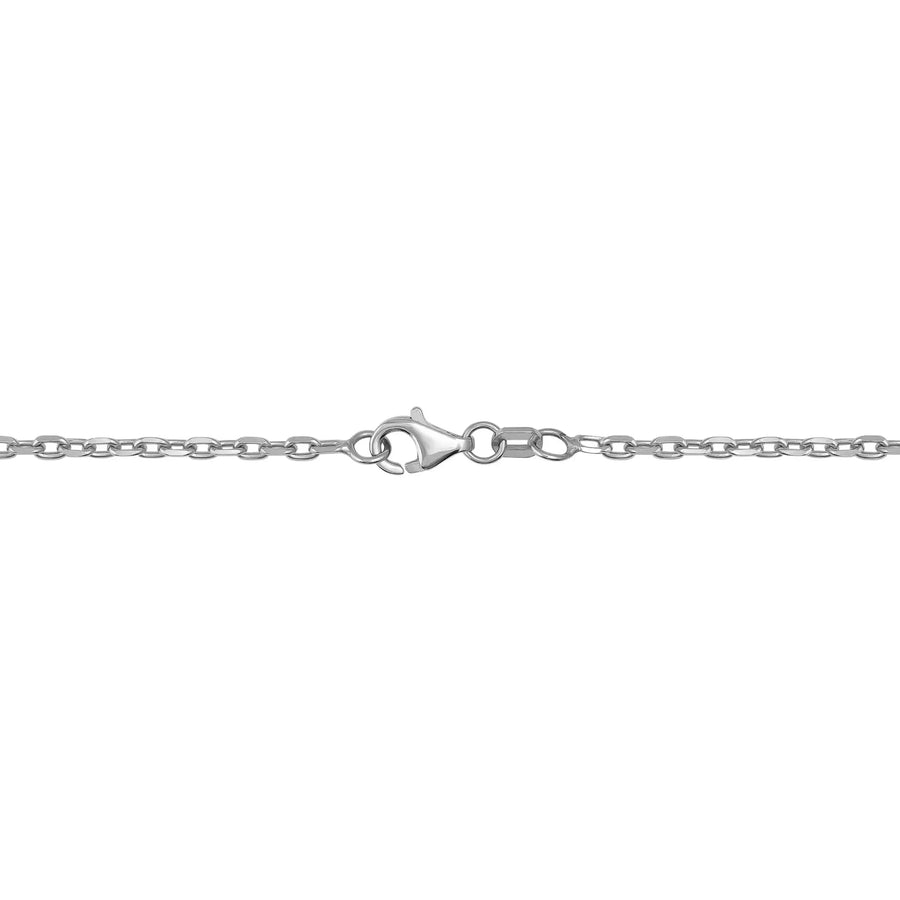 Gros plan du fermoir mousqueton d'une chaîne maille forçat taille diamant en or blanc 14 carats