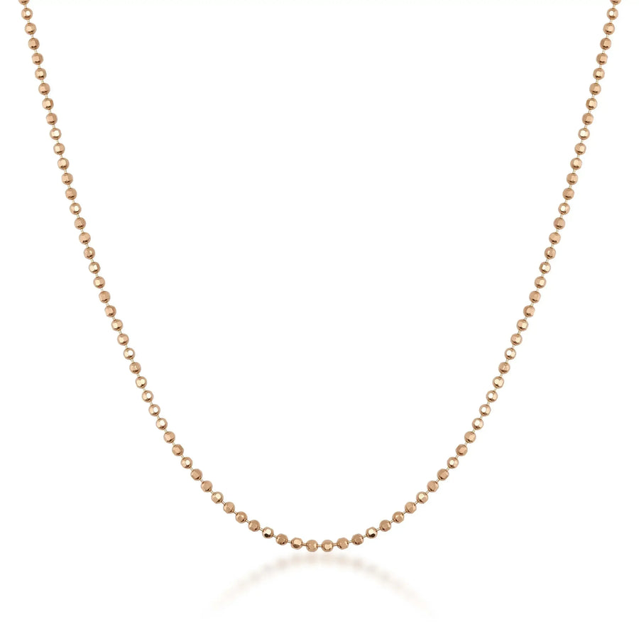 Chaîne maille boule en or rose 14 carats sur fond blanc
