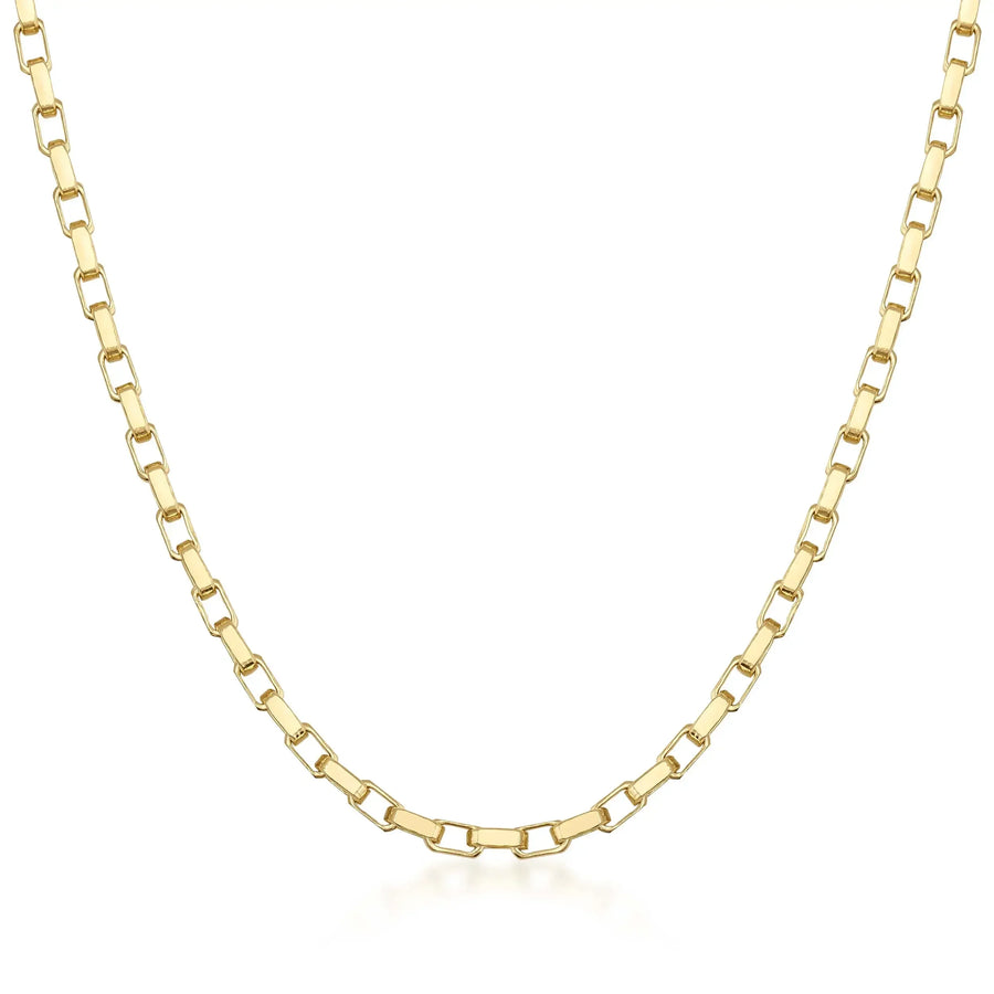 Collana a catena paperclip piatta in oro giallo 14kt su sfondo bianco