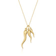 Collier pendentif corne italienne (cornicello) en or jaune 14 carats en petite, moyenne et grande taille sur fond blanc