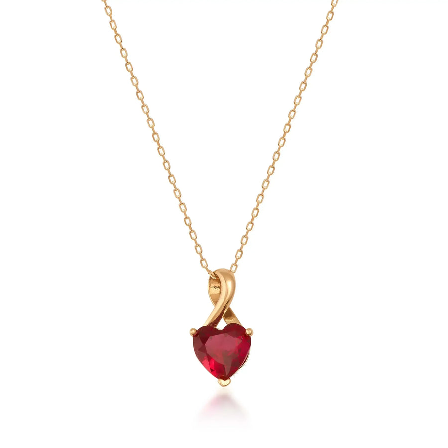 Collana con ciondolo cuore in oro rosa 14kt con rubino creato in laboratorio e passante ritorto su sfondo bianco