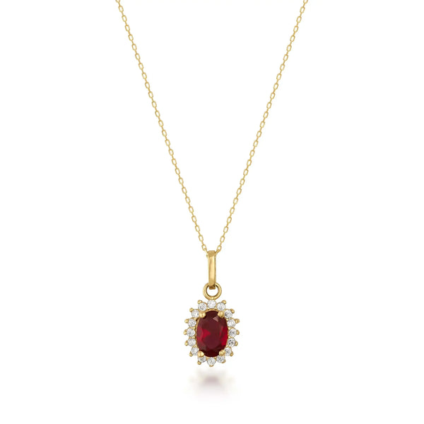 Collana con ciondolo halo in oro giallo 14kt con rubino creato in laboratorio su sfondo bianco