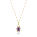 Collier pendentif halo améthyste de synthèse en or jaune 14 carats sur fond blanc