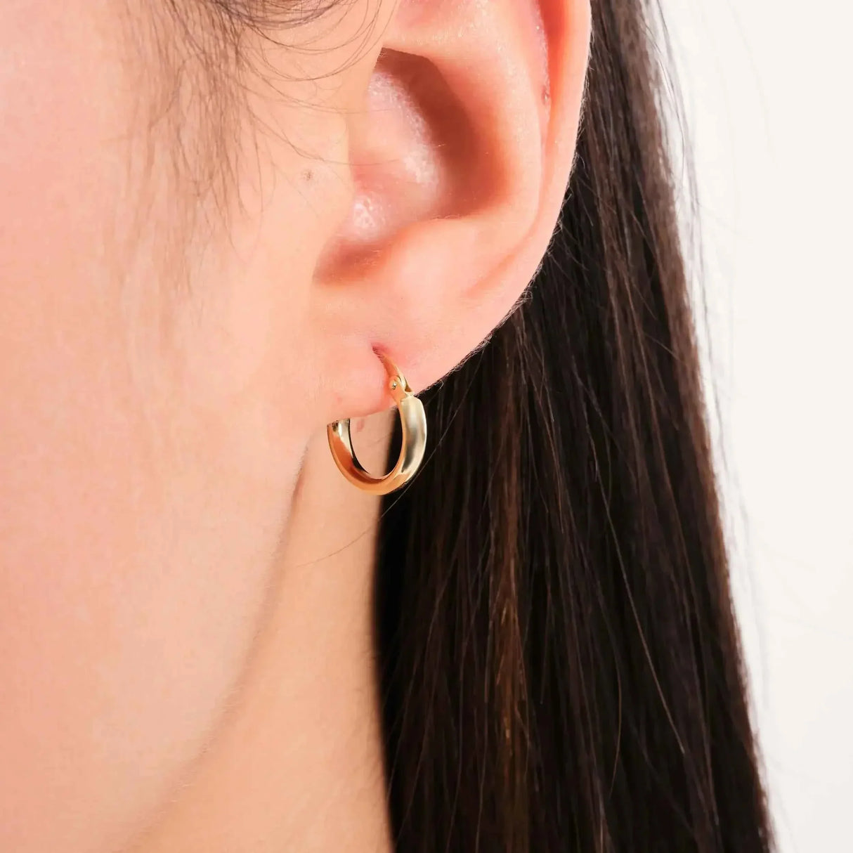 Minimal 14K Gold Classic Hoop Earrings – Lightweight Everyday Hoops