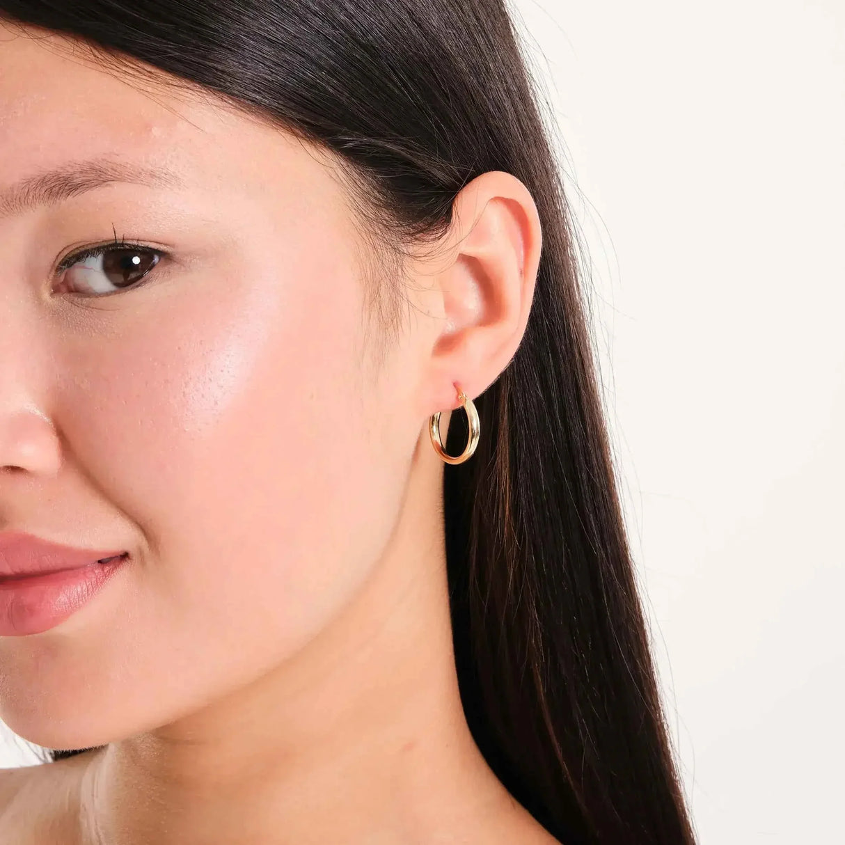 Minimal 14K Gold Classic Hoop Earrings – Lightweight Everyday Hoops
