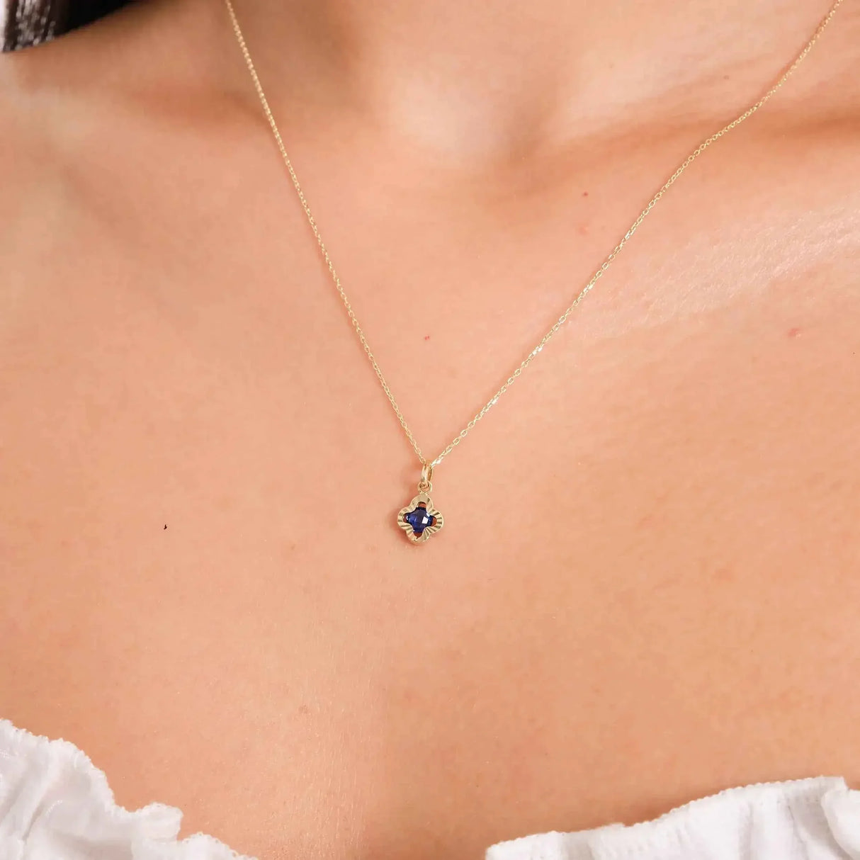 Sapphire Clover Necklace – Lucky Four-Leaf Blue Pendant