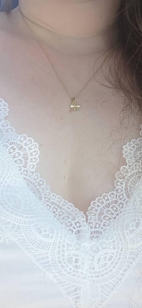 Photo client : Collier disque soleil en or 14 carats