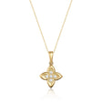Collier fleur de trèfle en or jaune 14 carats avec oxydes de zirconium sur fond blanc