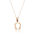 Collier fer à cheval en or rose 14 carats sur fond blanc