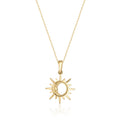 Collier pendentif soleil et lune en or jaune 14 carats sur fond blanc