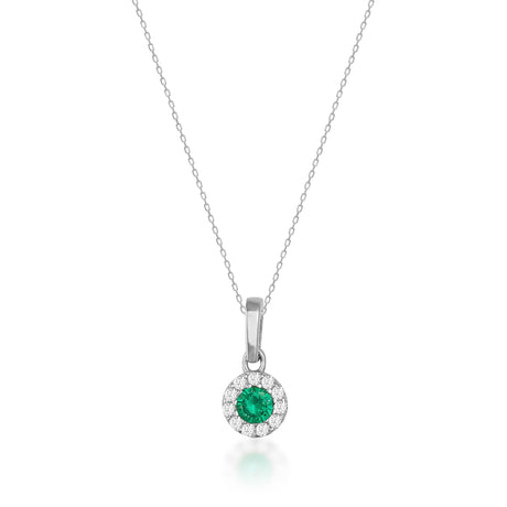 Collier halo émeraude ronde de synthèse en or blanc 14 carats sur fond blanc