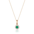 Collana halo in oro rosa 14kt con smeraldo tondo creato in laboratorio su sfondo bianco