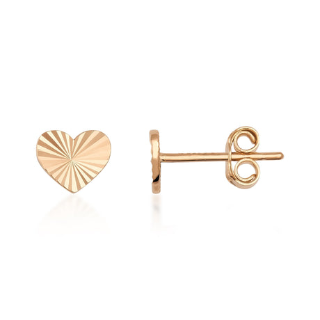 Puces d'oreilles cœur taille diamant en or rose 14 carats, vue de face et de côté sur fond blanc