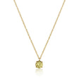 Collar solitario de citrino en oro amarillo de 14 quilates sobre fondo blanco