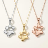 Pendentifs empreinte de patte en or blanc, jaune et rose 14 carats côte à côte