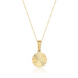 Collar de disco sol radiante diamantado en oro amarillo de 14 quilates sobre fondo blanco