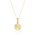 Collier disque soleil taille diamant en or jaune 14 carats sur fond blanc