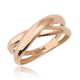 Anillo entrecruzado en oro rosa de 14 quilates sobre fondo blanco
