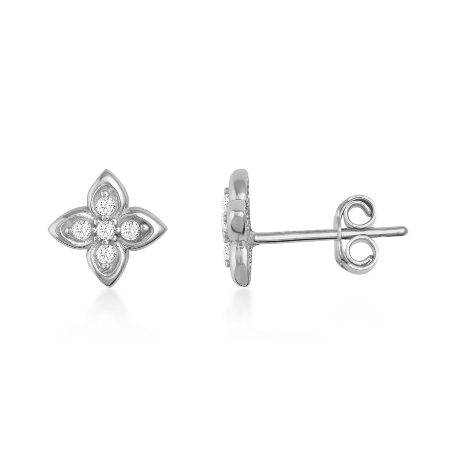 Puces d'oreilles fleur à quatre feuilles en oxydes de zirconium, or blanc 14 carats, vue de face et de côté sur fond blanc